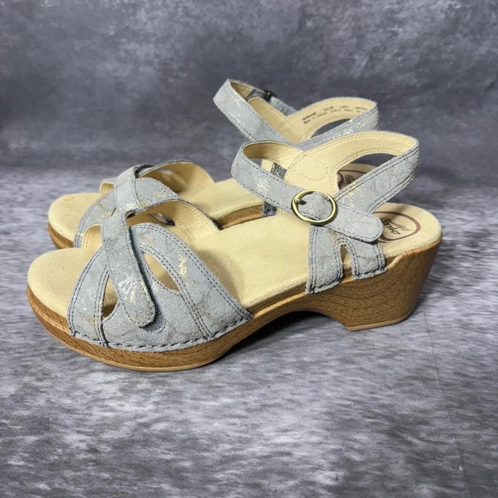 Dansko Season Wedge Sandals Womens Size 39 Gray Suede Gold Platform Buckle Strap